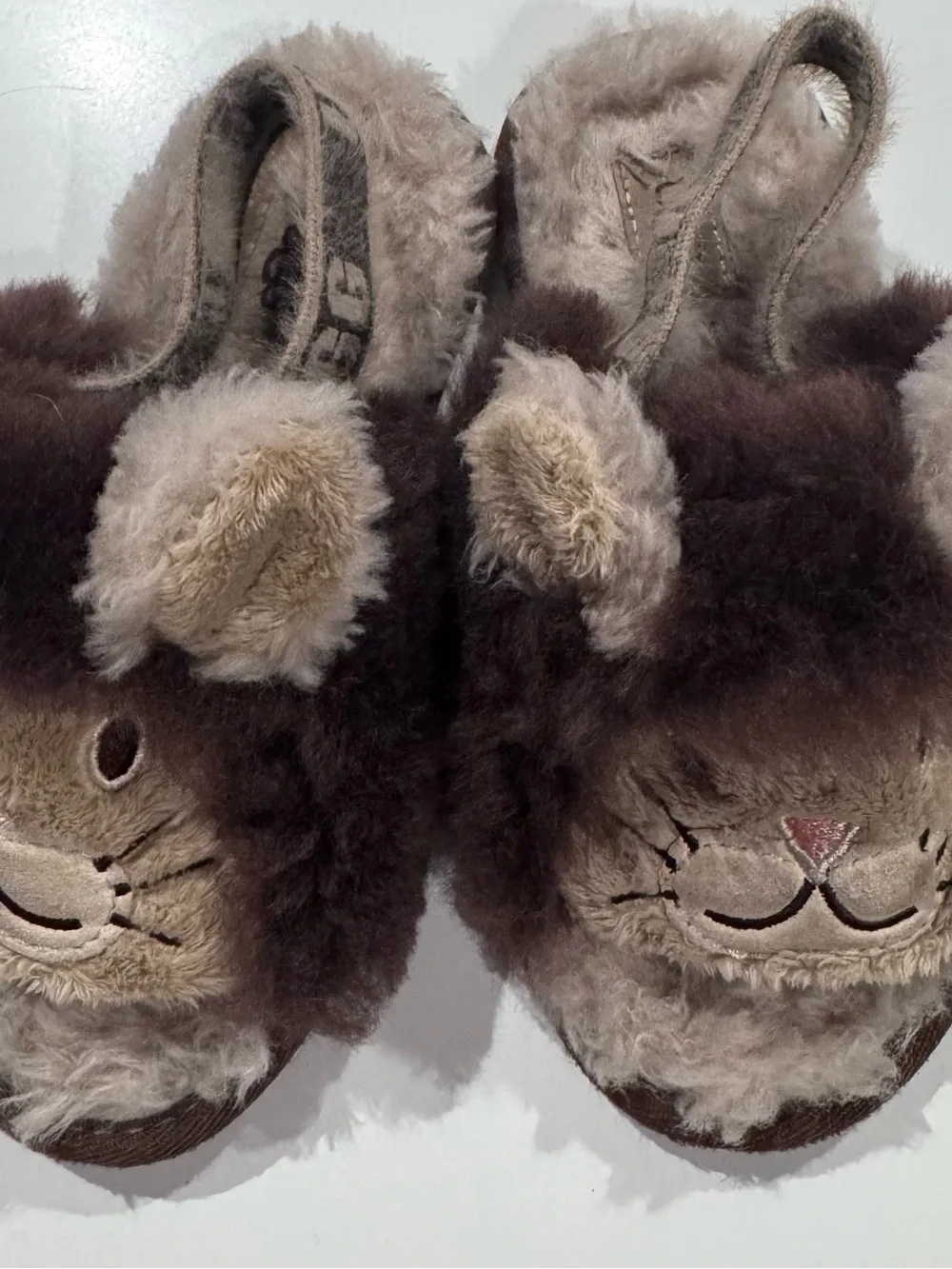 UGG Unisex-Child Toddler Fluff Yeah Slide Lion stuffie Slippers